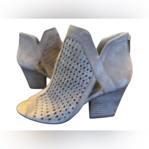 Vince camuto open toe bootie size 9